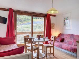 Studio Skis aux pieds avec balcon et accès piscine - FR-1-267-294