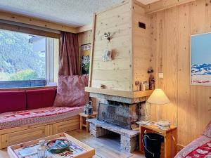 Appartement rénové, ski aux pieds avec balcon et cheminée - FR-1-688-94