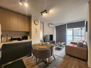 HOM I Nuevo y Moderno Depto 2D2B 3 PAX Santiago