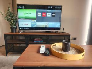 HOM I Nuevo y Moderno Depto 2D2B 3 PAX Santiago