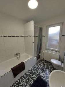 Schöne helle 50qm Suite mit großer Küche