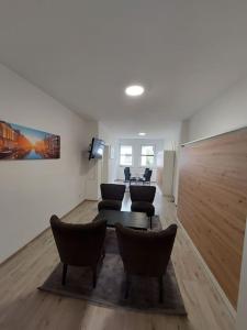 Schöne helle 50qm Suite mit großer Küche