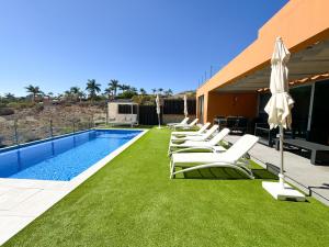 Paradise Island by CanaryScape