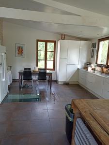 Villas Magnifique Moulin proche Chablis, jacuzzi et riviere : photos des chambres