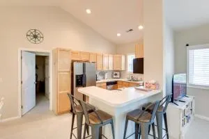 4 Mi to Beach Lewes Townhome with Ping-Pong Table - Льюис