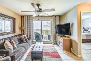 Walk to Beaches Myrtle Beach Condo with Balcony! - Cherry Grove Beach