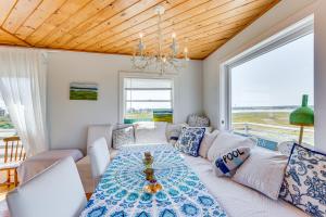 Walk to the Beach Pet-Friendly Gem in Biddeford!