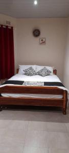 3 Bed House - Sleeps 6 - Garden - Parking - Wifi