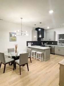 3BR Game Room Sleeps 10 Near Opry & Broadway