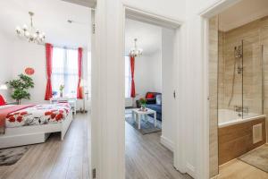 12 Bed Charming And Bright Flat