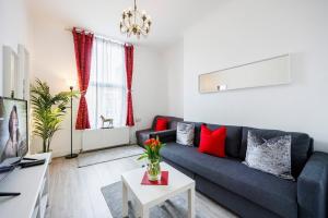12 Bed Charming And Bright Flat