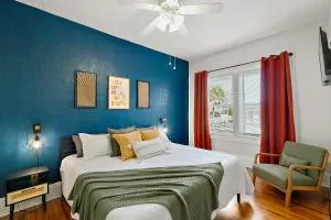 Downtown Den-King Bed~Heart of Eustis~Queen Sleeper~Upstairs~Bright & Happy - Silver Lake