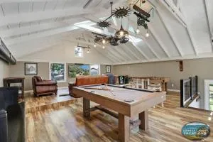 The Highland House - Heated Pool, Lake Elizabeth Dock & Sleeps 23! Perfect for families and groups - 德拉文