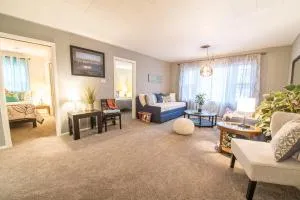 Broad Street Suites 2 & 3 - Parking for 5 Vehicles - Downtown - Walkable - 1 Block to Horticultural Hall - Burlington