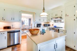 Spacious Cheriton Home: 8 Mi to Cape Charles!