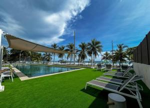 Ocean Front, Luxurious Condo in Downtown Jaco!