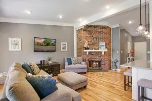 The Luxe at Abbey Villa - Gas Fireplace - King Master - Large Covered Balconies -Pool View - Walworth