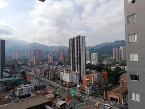 Oasis urbano, cerca a todo, a una cuadra del metro