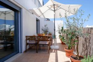 Spacious terrace, swimming pool, private parking