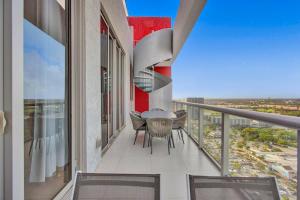 Penthouse Sky Suite - 2BDR2BTH - Private Rooftop Terrace