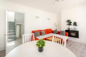 Castle View 2 Bedroom Apartment in Town Centre