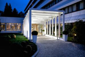 Living Place Hotel
