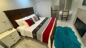 2#family suite king bed room - 波莫纳