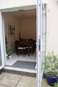 Riverside home for rent in city centre