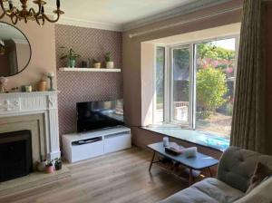 Riverside home for rent in city centre