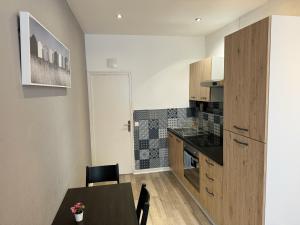 Appartements 010 CHIC & COSY F1 29m2 HYPERCENTRE WIFI SMART TV NETFLIX : photos des chambres