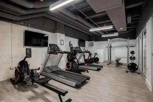 Main Street Studio Vibrant Living Extended Stay