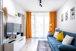 Central - Balcony - Brand NEW - Sunny