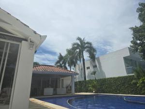 Hermosa casa en condominio campestre el peñon