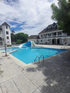 Contemporary One Bedroom at Sandcastles