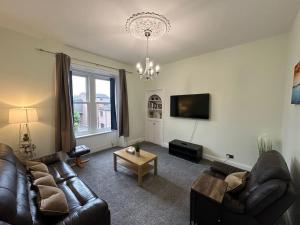 Modern and Stylish 1-Bed Apartment in Dundee City Centre - Perfect for Short or Long Stays & Contractors