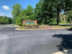 Cozy 2 Bedroom, 2 Full Bath Condo Close to MGM, Top Golf, Natl Harbor & So Much More - 科洛尼尔比奇