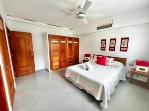 Beachfront complex 3BD 3BA with pool