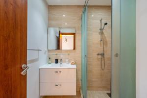 Relax Front of Pool - Golf- Fiber Optic