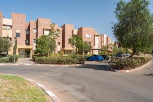 Relax Front of Pool - Golf- Fiber Optic