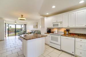 2 Mi to Fort Pierce Jetty Coastal Florida Condo