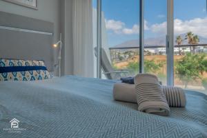 Edge Luxury Beachfront 3BR, 3 pools, spa, gym