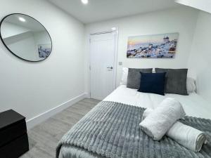 Modern City Centre 3 Bedroom Flat - Free Parking