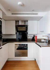 Modern 2BR and elevator C-LONDON