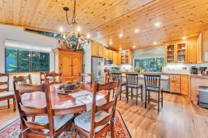 The Big Bear Chalet Private Hot Tub