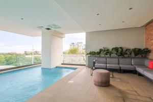 Charming City Center Apt, Pool