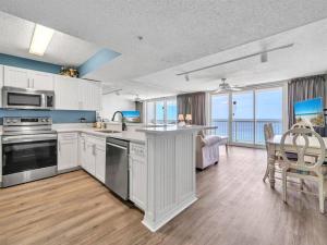 Pelican Beach Resort by DestinGetAway