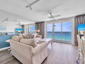 Pelican Beach Resort by DestinGetAway