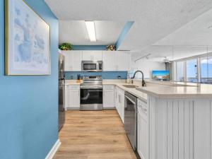 Pelican Beach Resort by DestinGetAway