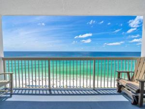 Pelican Beach Resort by DestinGetAway