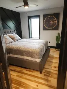 BAYSIDE RESORT, 2 O'CLOCK SUITES - Webbwood